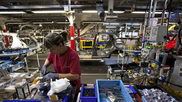 Francia: economia stagnante, produzione industriale ancora giù