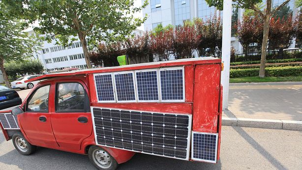 Arriva in Italia Sion, la prima auto elettrica “solare” e low cost