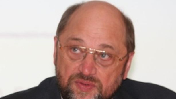 Schulz: “L’Europa salva le banche, ma rischia di perdere una generazione”