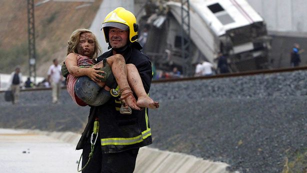 Schianto treni in Puglia: almeno 27 morti. “Come disastro aereo”
