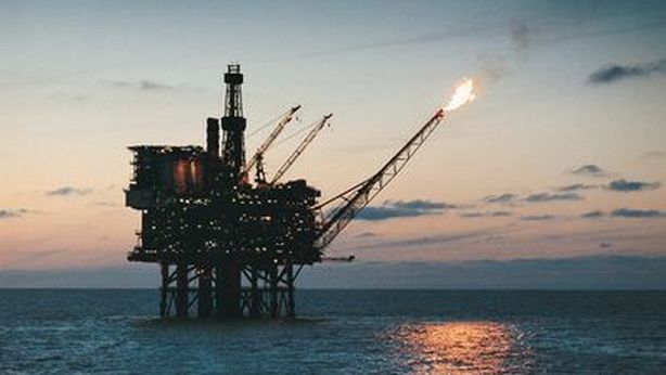Petrolio: Brent sotto i $100 per la prima volta in 15 mesi