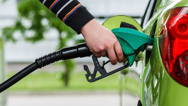 Retromarcia dell’Europa: allo studio rinvio dello stop alle auto a benzina
