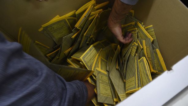 Elezioni: metà degli italiani scommette su ritorno alle urne