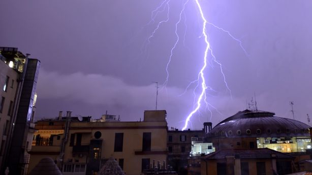 Italia, si rischia manovra aggiuntiva. Pimco non esclude recessione