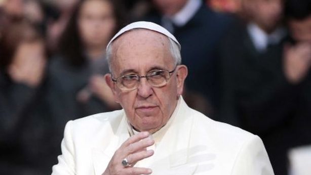 Twitter, anche il Papa perde la spunta blu