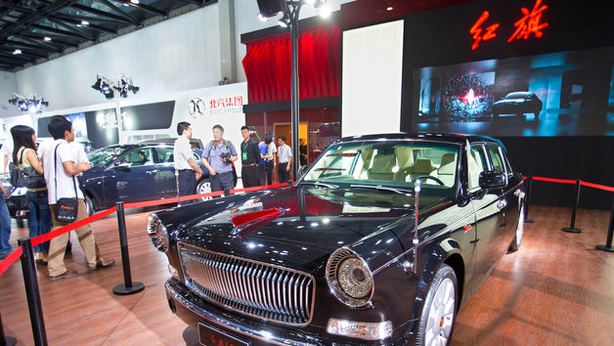 Altro che Ferrari: dalla Cina arriva la ‘Bandiera Rossa L5’, auto da $803.000