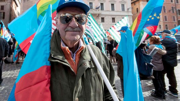 Pensioni italiane sotto media Ue per durata assegno, verso proroga Ape social