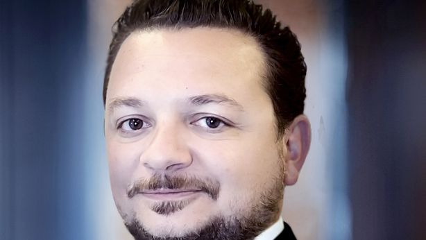 Titoli italiani sotto pressione: investitori scoraggiati da incertezza rapporti governo-UE