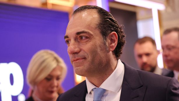 Stellantis crolla ancora, Piazza Affari boccia la guidance. Filosa: “Risolverò ciò che non funziona”