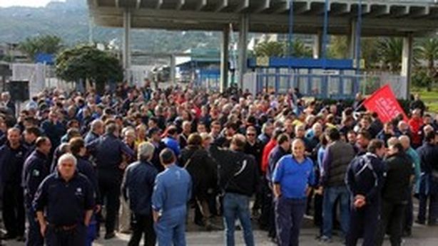 Centinaia di operai ed esodati Fiat occupano l’Agenzia delle Entrate