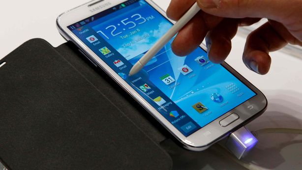 Samsung in “recessione”: Galaxy va male, stipendi congelati nel 2015