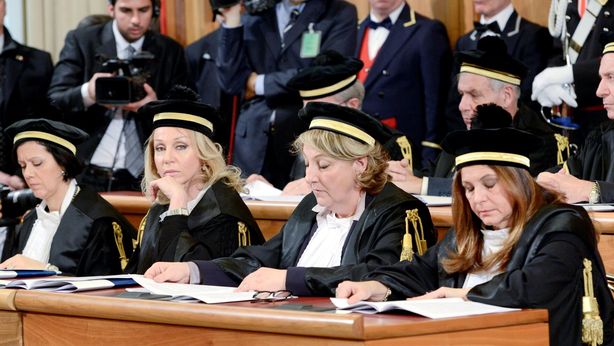Allarme Corte dei Conti: meno dirigenti pubblici, ma stipendi più alti