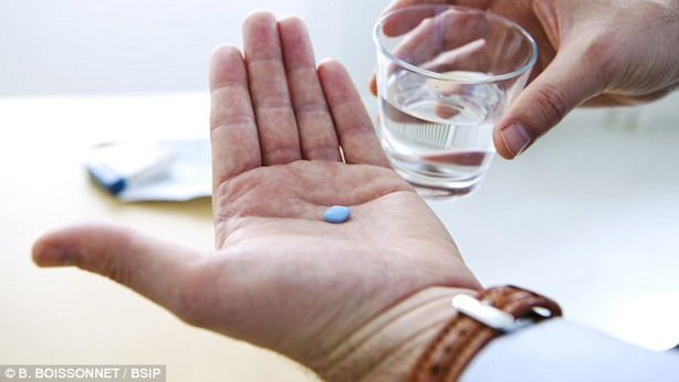 L’allarme dei dottori sul nuovo trend Sextasy: “miscelare il Viagra può causare la morte”