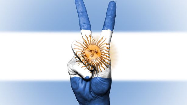 Argentina: drastica svalutazione del peso e tagli alla spesa pubblica