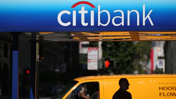 Wall Street lima i guadagni nel finale, vendite sui titoli oil