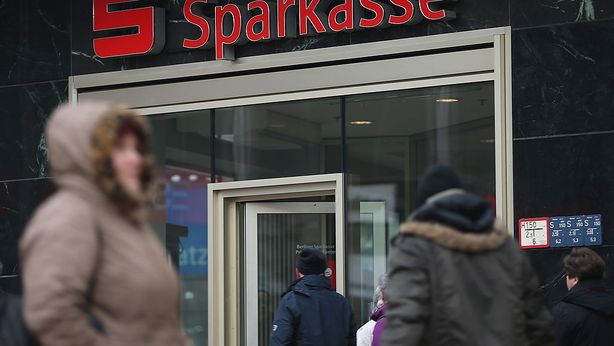Risparmiatori devono pagare per avere conto in banca