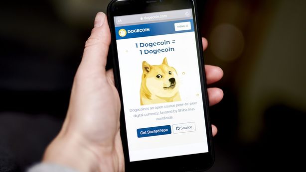 Dogecoin: manager di Goldman Sachs si dimette dopo maxi guadagni