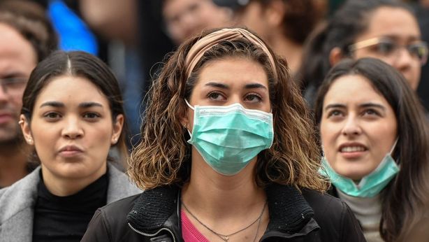 Coronavirus, quando serve la mascherina e come usarla