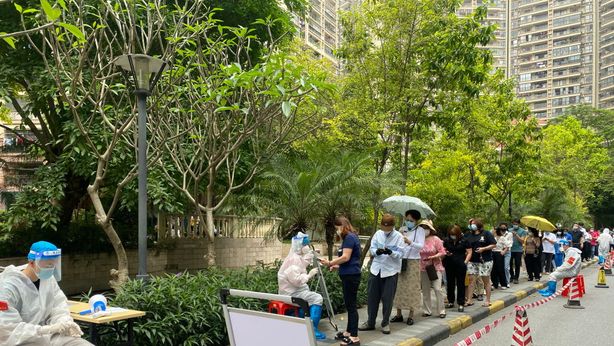 Emergenza COVID in Cina, record contagi e lockdown di massa. Cosa succede