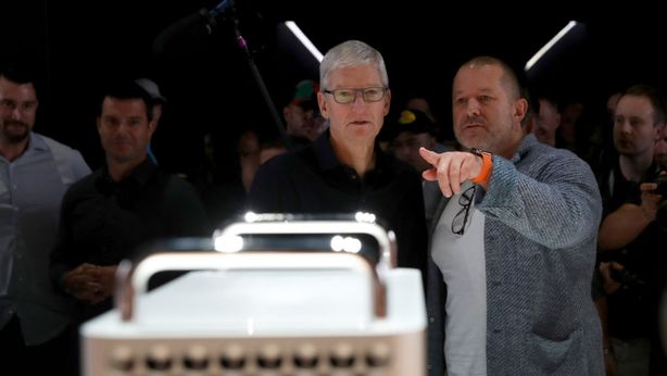 Jony Ive, designer dell’iPhone lascia Apple. In fumo 9 miliardi