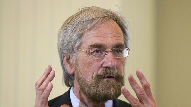 Praet: a dicembre Bce stacca la spina al QE, Euro sale