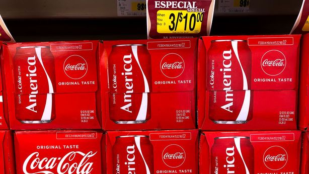 Dazi colpiscono la Coca Cola: prezzi al rialzo negli USA