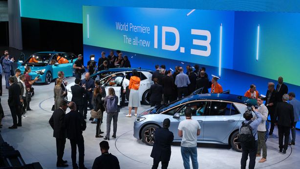 Volkswagen alza il velo su ID.3 a Francoforte, auto elettrica che vuole diventare prodotto di massa