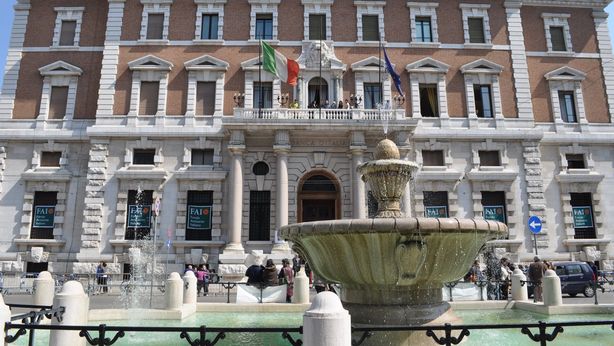 Tasse non bastano, debito pubblico torna sui massimi