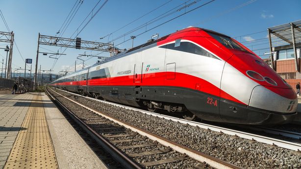 Levata di scudi per stangata Trenitalia: “via metà stipendio lavoratori”