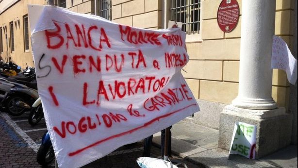Intesa: proteste dipendenti Banca Monte Parma, licenziamenti in vista