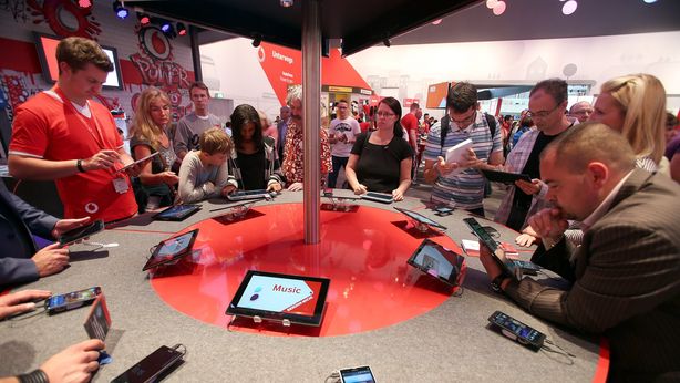 Risiko tlc: Vodafone e Time Warner corrono su voci Opa