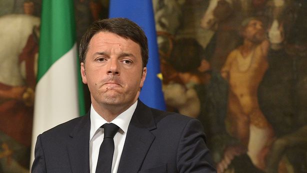 Primarie Pd, Renzi verso trionfo ma è flop affluenza: elettori dimezzati