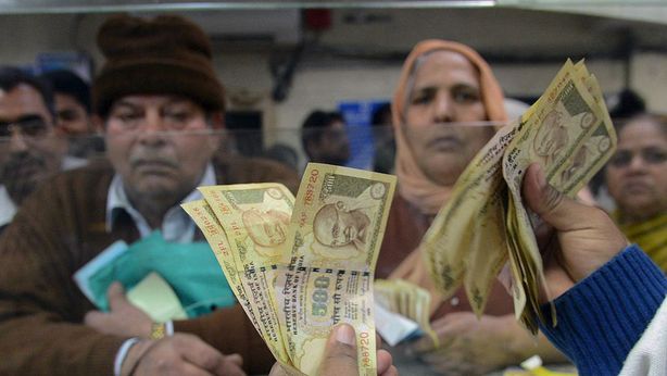 Guerra contanti: India ancora in crisi, bancomat all’asciutto