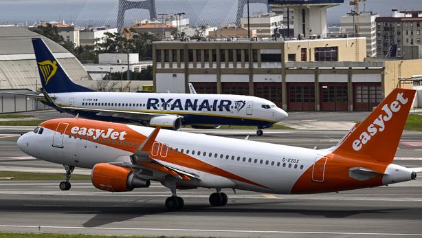 Israele, le compagnie aeree cancellano i voli e perdono in Borsa. Cosa sta succedendo