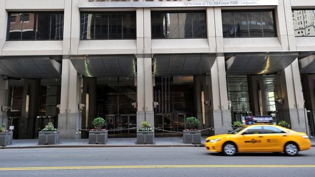 S&P: 2017, rischio anno perso per Italia. Si punta su fine euro
