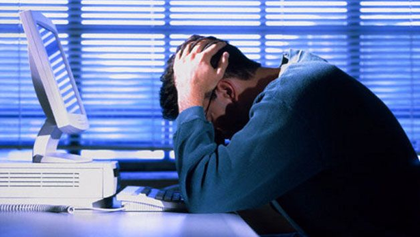 Lavorare più di 8 ore aumenta rischio malattie cardiache fino a 80%