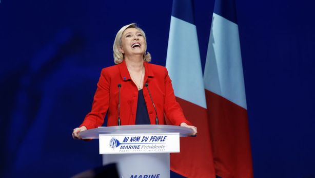Francia: volano insulti nel dibattito, Le Pen non va KO