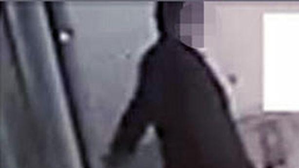 Strage di Brindisi: ci sono video e identikit del terrorista, un borghese con scarpe da vela