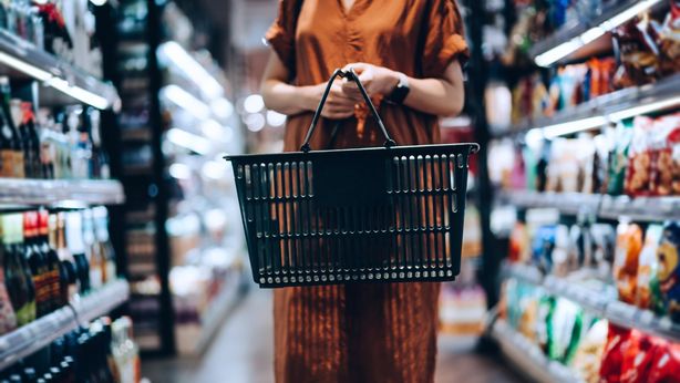 Inflazione si infiamma al 3,9%, massacro per le tasche delle famiglie