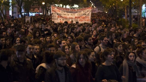 Ecco come la Grecia festeggia l’uscita dalla recessione