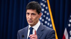 Fed, Warsh cambia il copione: tassi fermi, ma torna l’ipotesi di una stretta entro l’anno