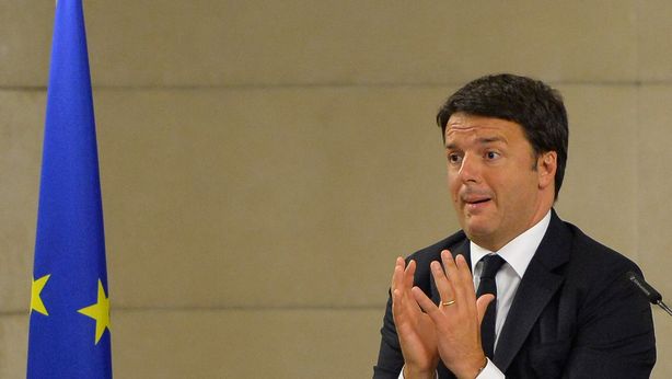 Renzi pone veto su bilancio Ue. FI e M5S: “è un bluff, solo una farsa”