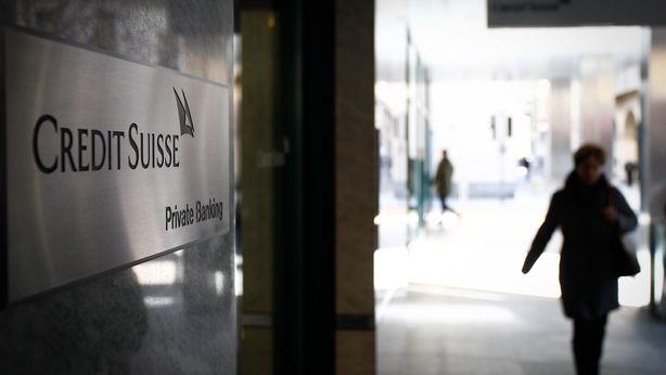 Credit Suisse: clienti ritirano soldi nonostante salvataggio UBS nel 2023