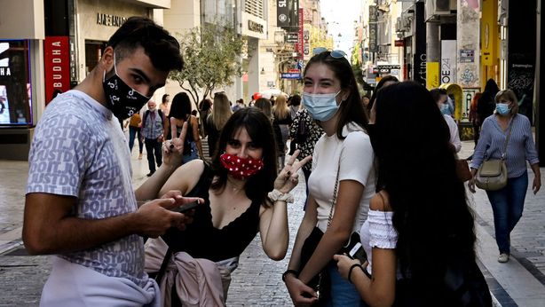 Giovani e risparmio: conservano soldi in casa e usano contante
