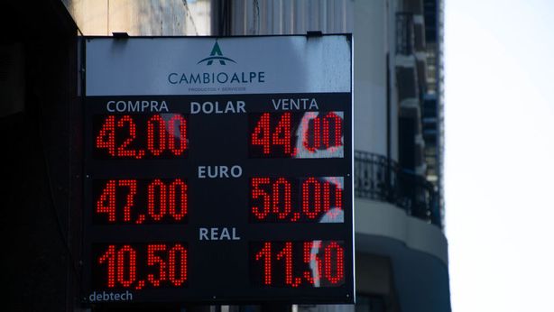 Peso argentino ancora sotto torchio: timori economici e politici