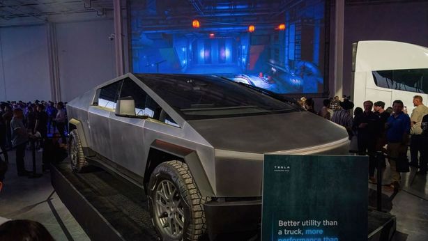 Tesla a -5,8% nel pre-market Usa dopo la presentazione del robotaxi
