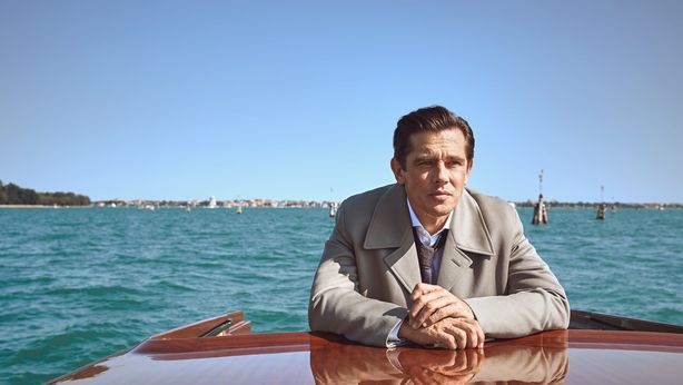 Moda uomo: eyes on the lagoon