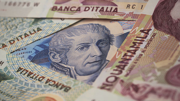 Burocrazia, debito e Bankitalia: gli italiani non possono cambiare lire in euro