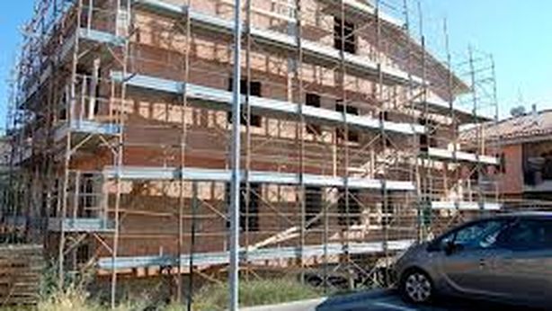 Mercato immobiliare, per Bankitalia imprese edili a rischio insolvenza