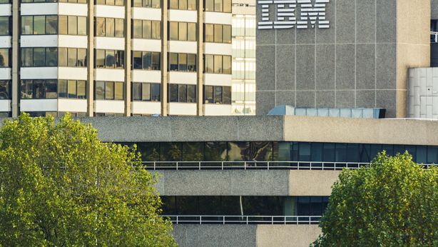 IBM: crollo storico delle azioni (-25%) dopo delusione ricavi trimestrali
